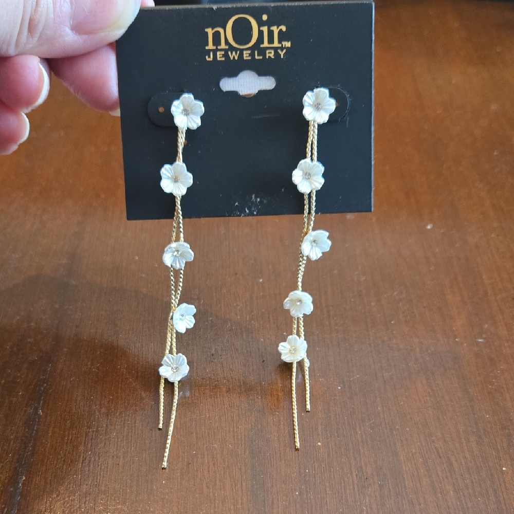 New nOir Jewelry Floral Drop Dangle Earrings Gold-Tone Chain Girly Rhinestone